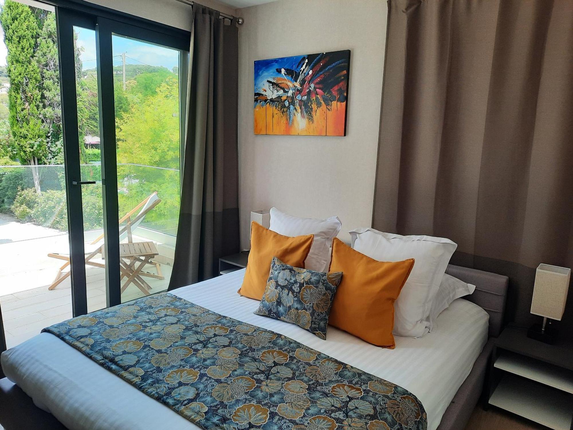 Hpc Suites - Cassis Centre - Parking Gratuit & Piscine Chauffee الغرفة الصورة